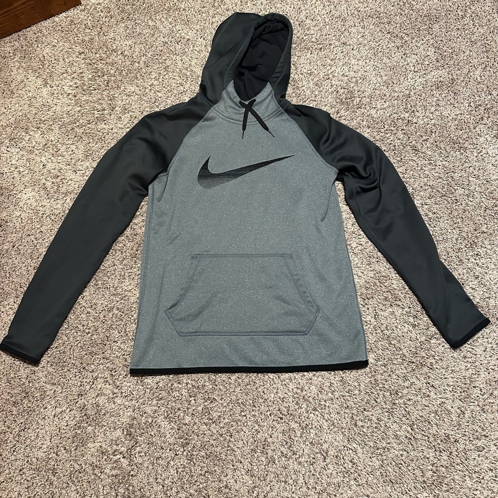 Nike therma fit hoodie